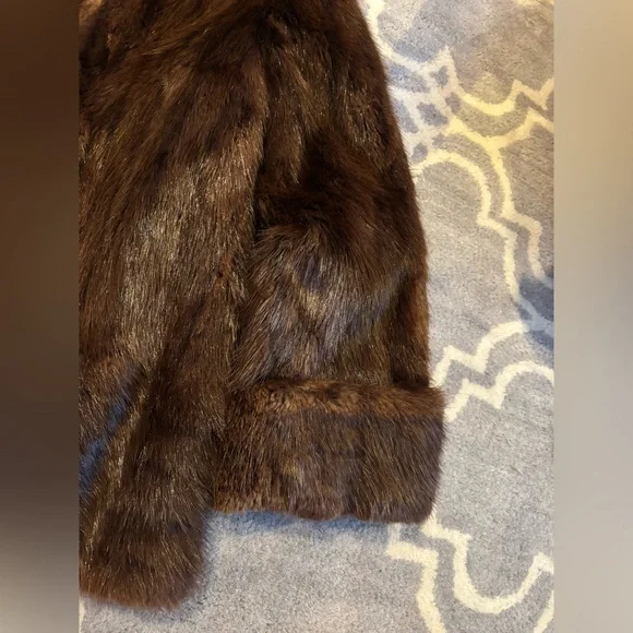Short Style Fur Coat - Picture 6 of 16